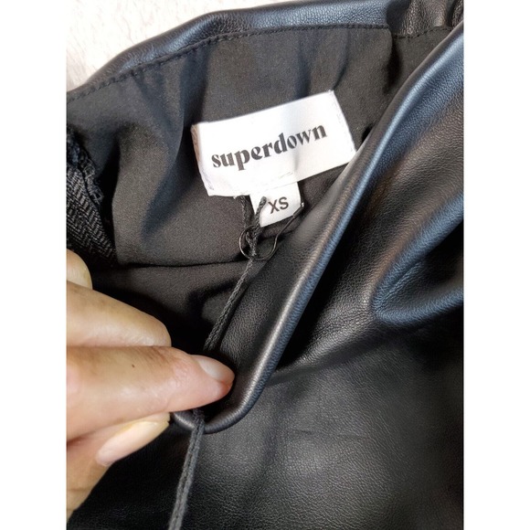 Superdown Tank Top Womens Size XS Black Faux Leather Polyester Off The Shoulder - Picture 5 of 9